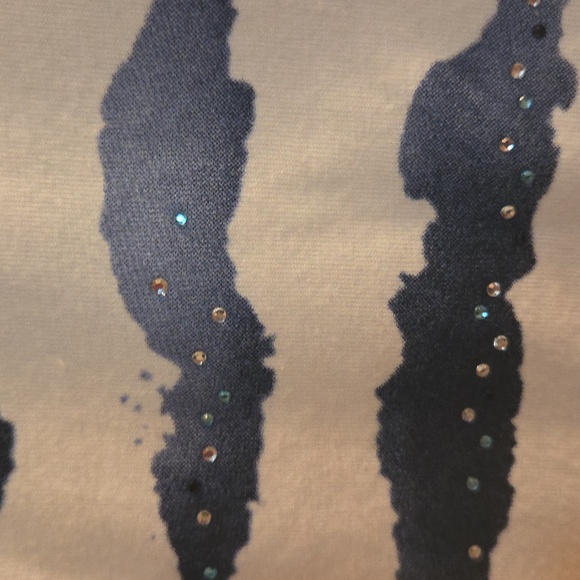 Chicos Zenergy Women's White and Blue Striped Rhinestone Top Medium - Picture 2 of 5